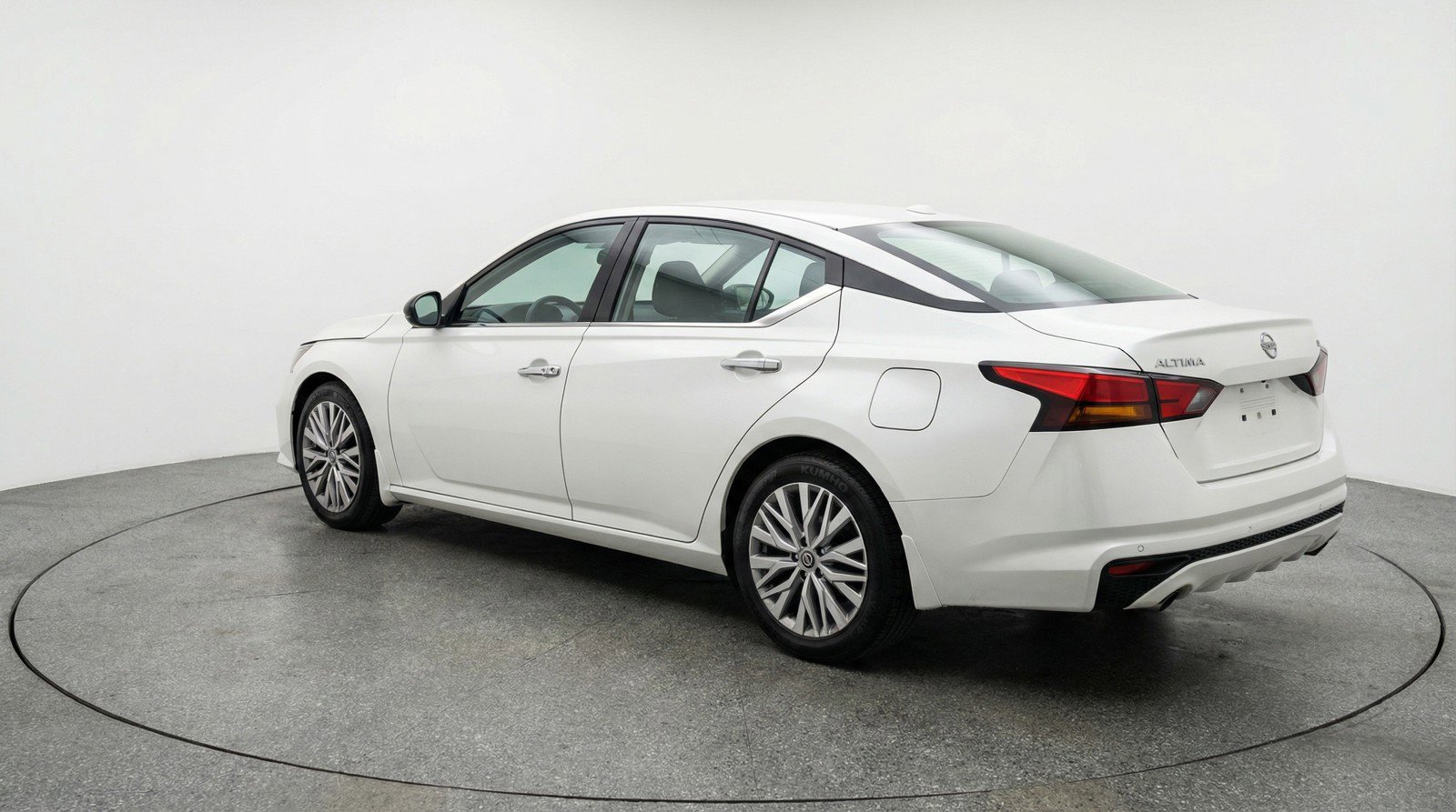 Used 2025 Nissan Altima 2.5 SV image 6