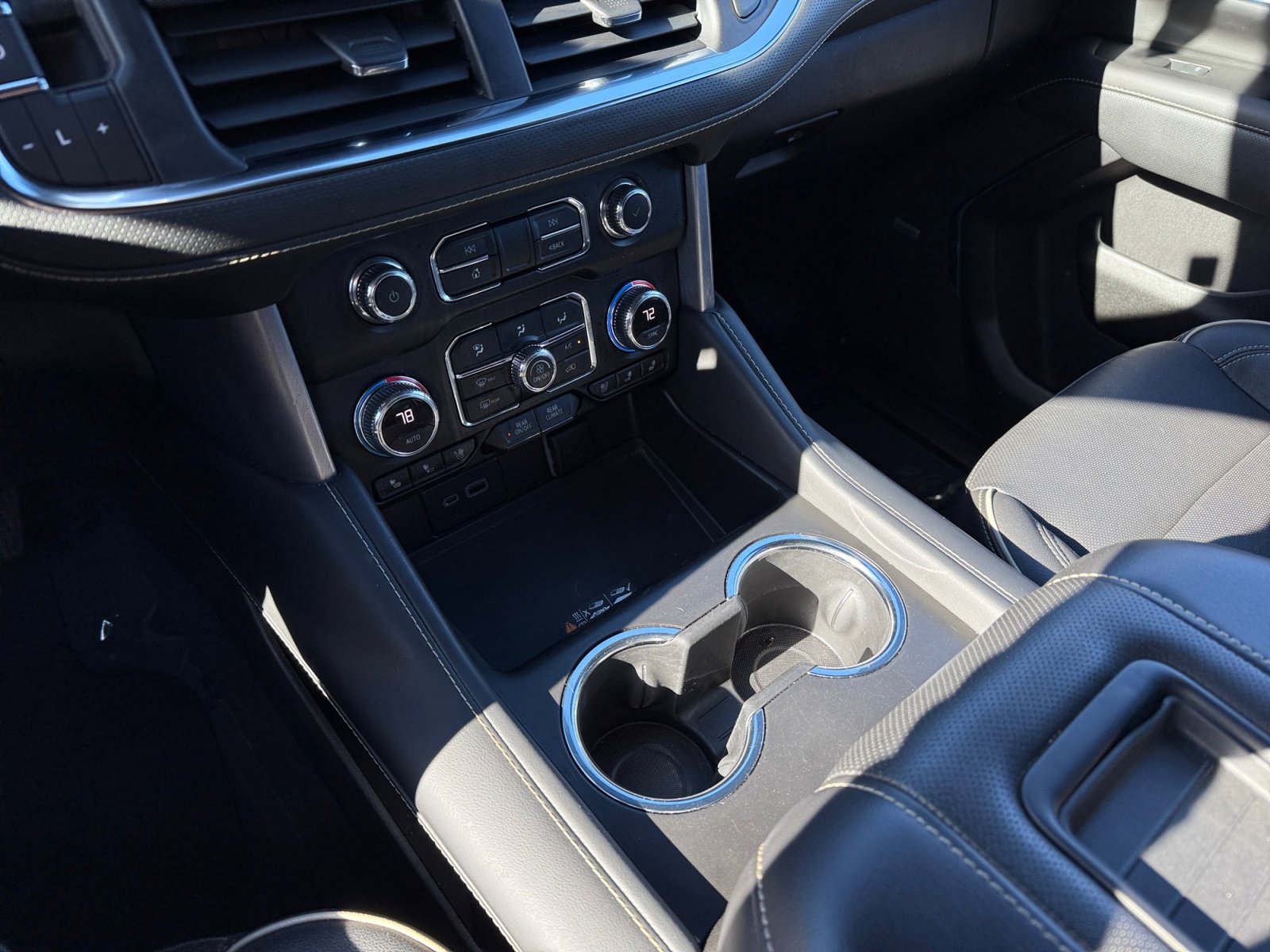 Used 2023 GMC Yukon SLT image 13