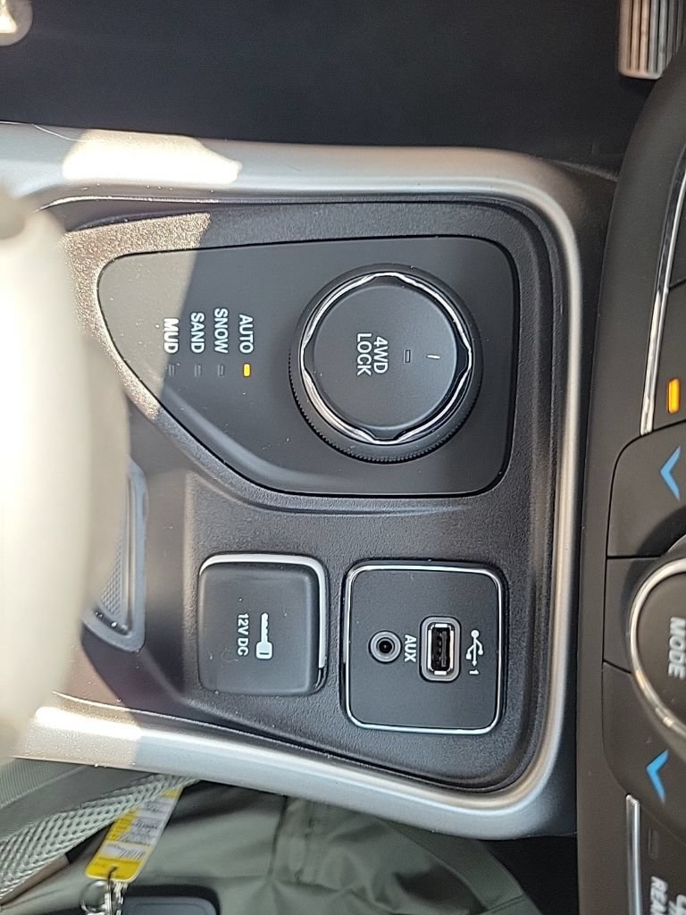 Used 2019 Jeep Compass Latitude w/ Popular Equipment Group AWD/4WD image 27
