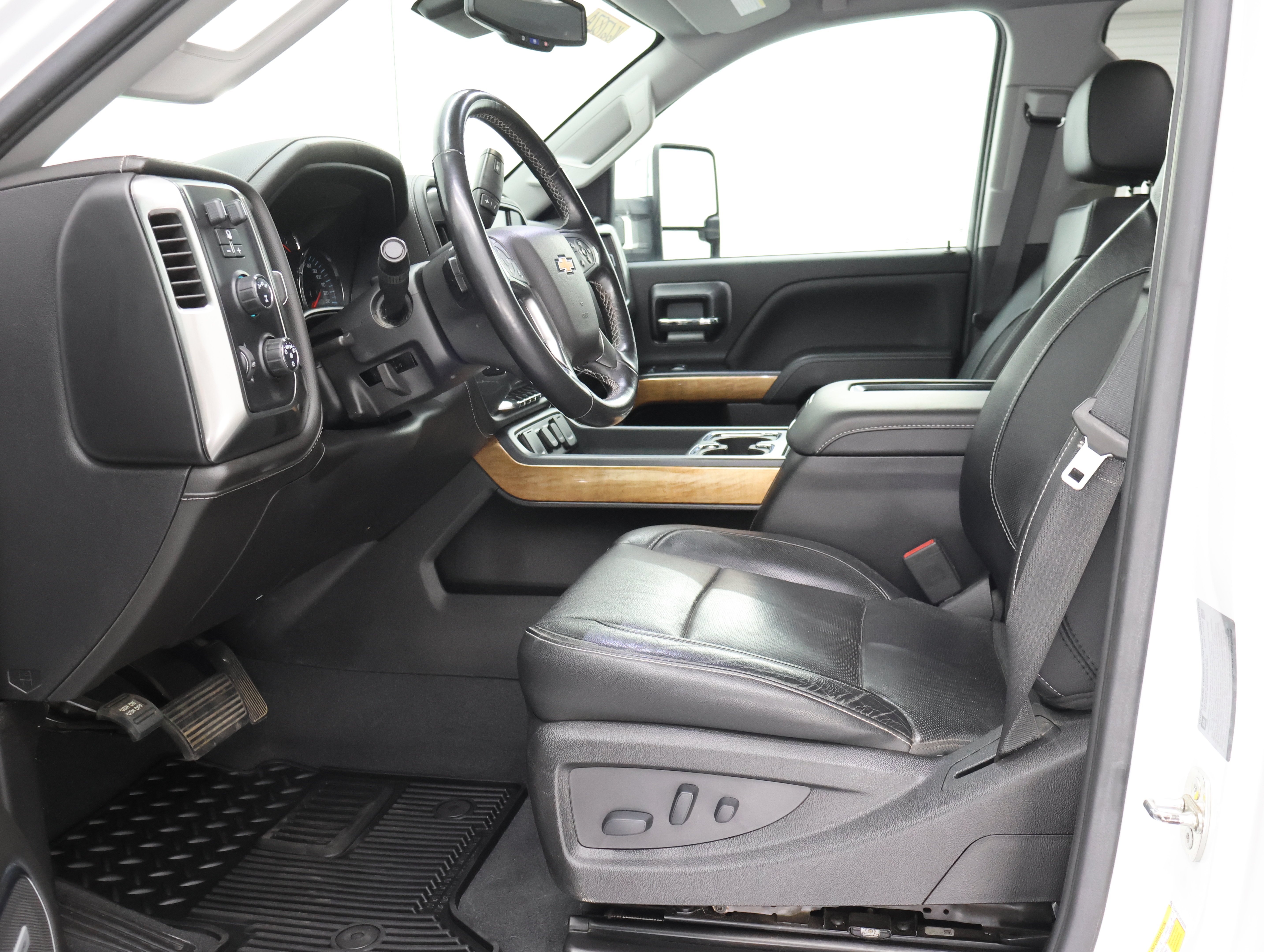 Used 2019 Chevrolet Silverado 3500 LTZ w/ Duramax Plus Package AWD/4WD image 8