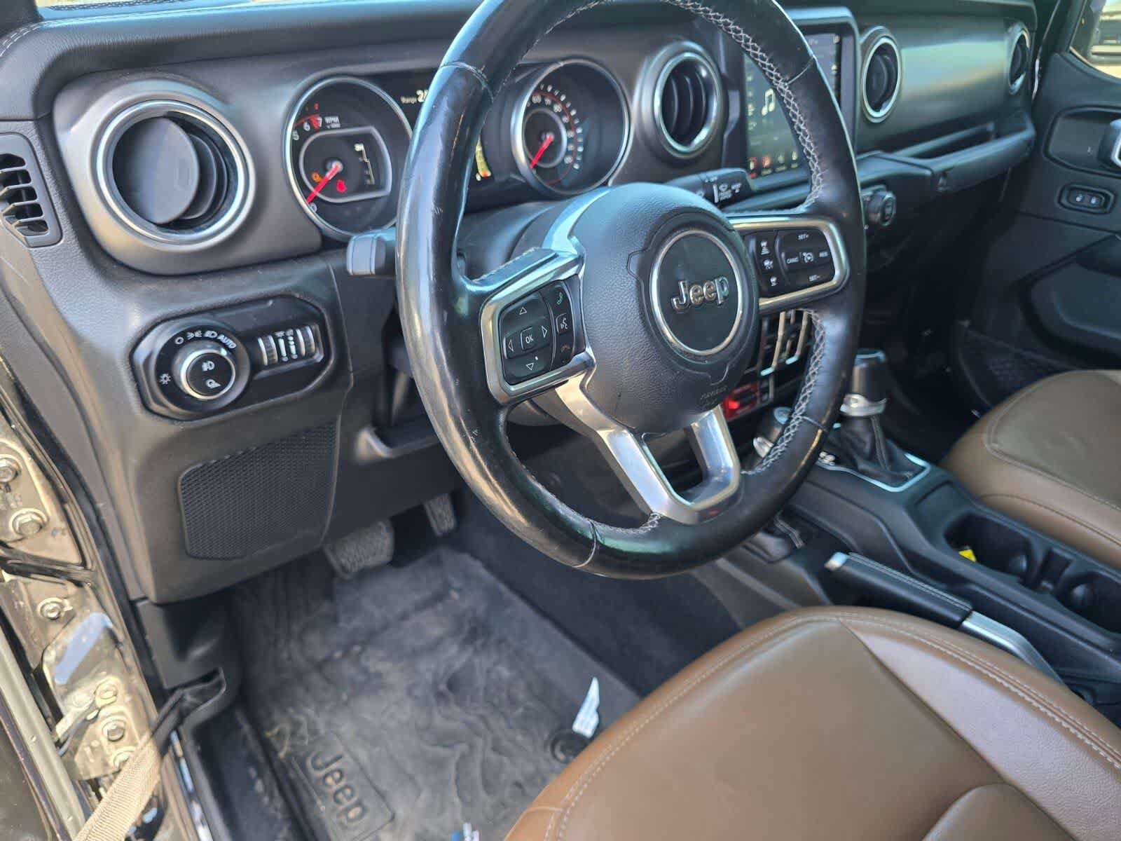 Used 2020 Jeep Gladiator Rubicon w/ Dual Top Group AWD/4WD image 15