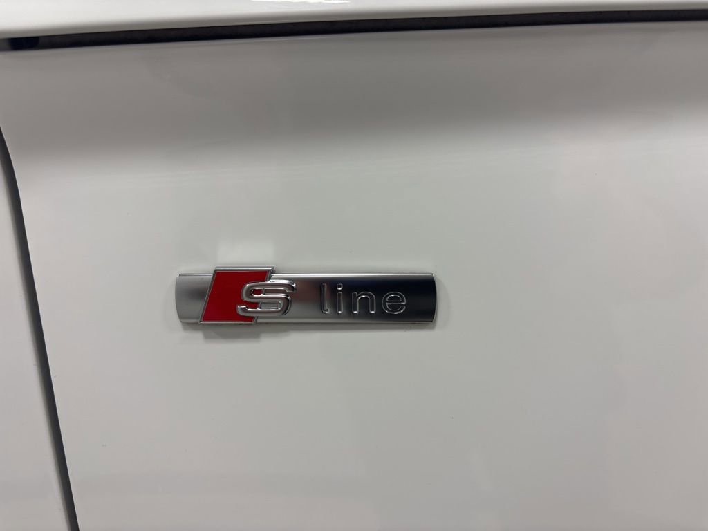 Used 2023 Audi Q5 2.0T Premium w/ Convenience Package AWD/4WD image 12