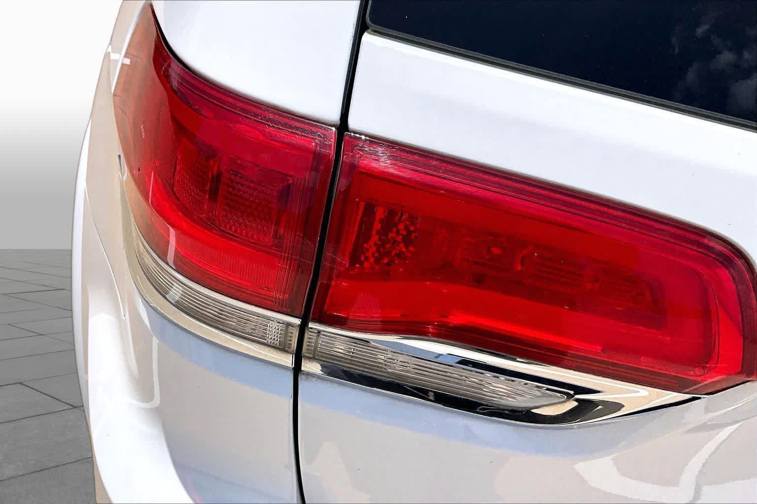 Used 2020 Jeep Grand Cherokee Overland RWD image 29