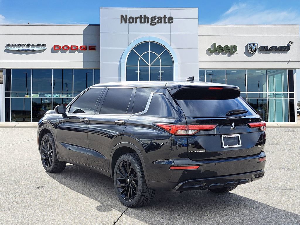 Used 2024 Mitsubishi Outlander SE image 3