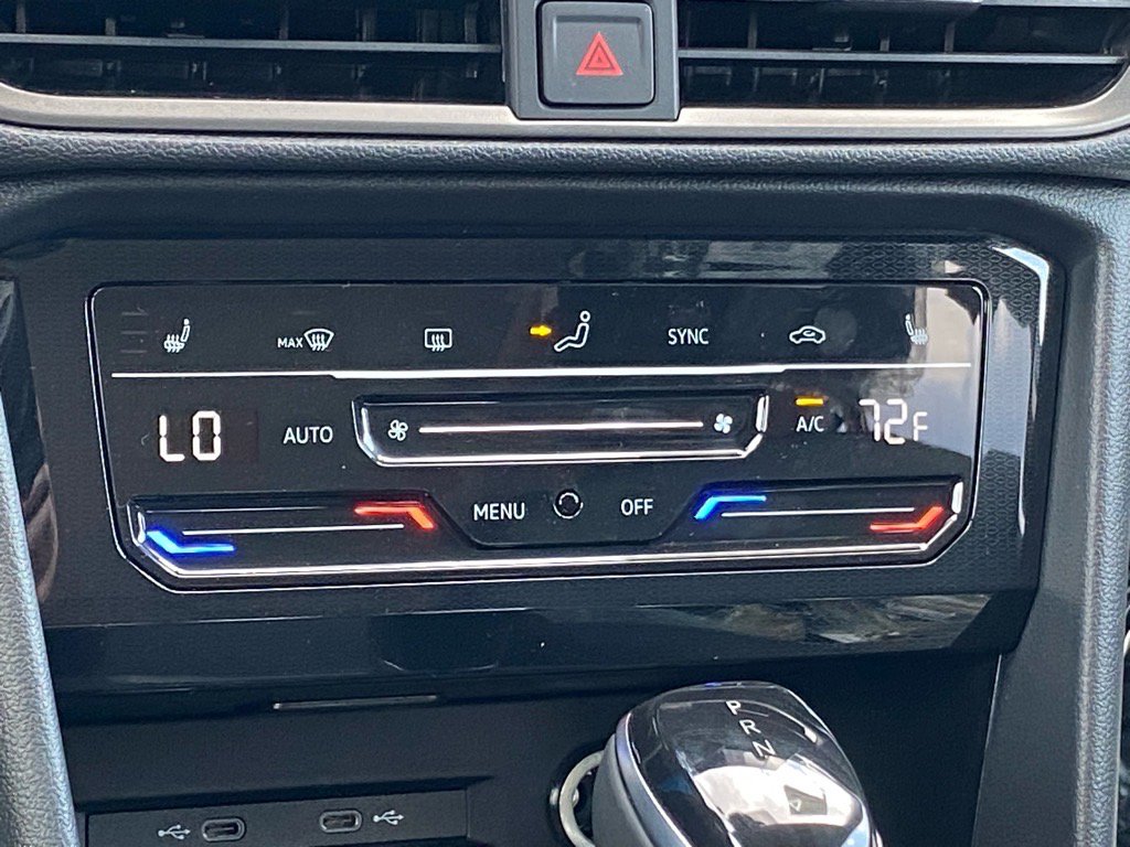 New 2025 Volkswagen Taos SE image 5