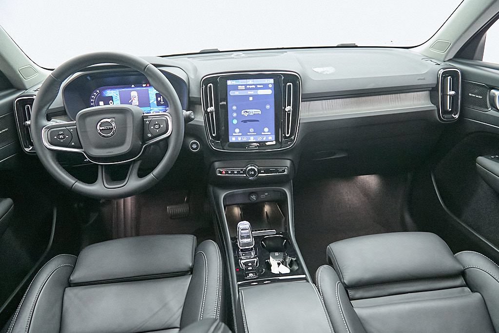 Certified 2023 Volvo XC40 B5 Ultimate w/ Climate Package AWD/4WD image 23