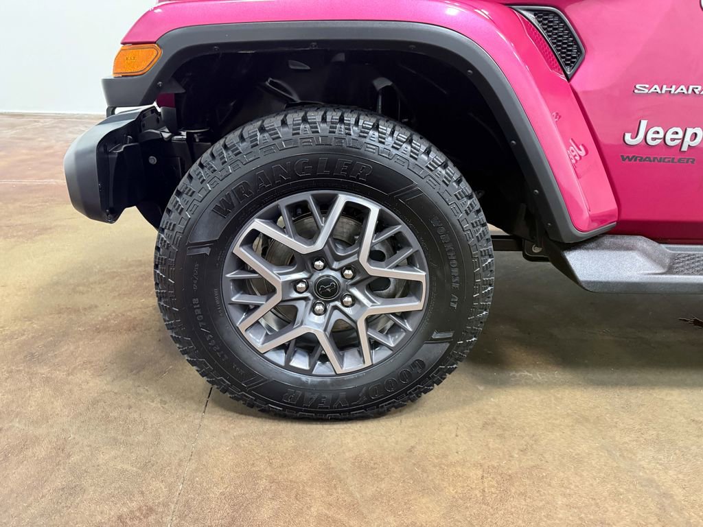 Used 2024 Jeep Wrangler Unlimited Sahara w/ Technology Group AWD/4WD image 87