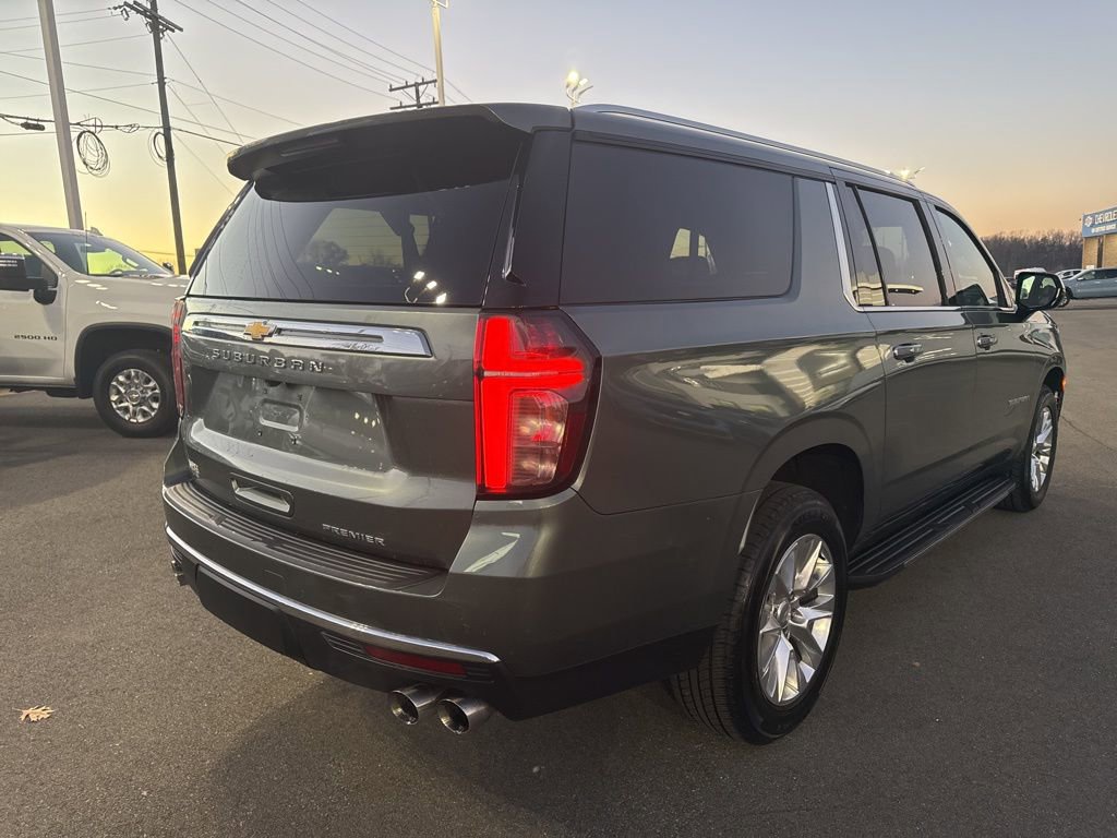 Used 2023 Chevrolet Suburban Premier image 5