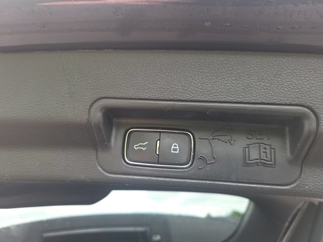 Used 2024 Ford Explorer XLT AWD/4WD image 15