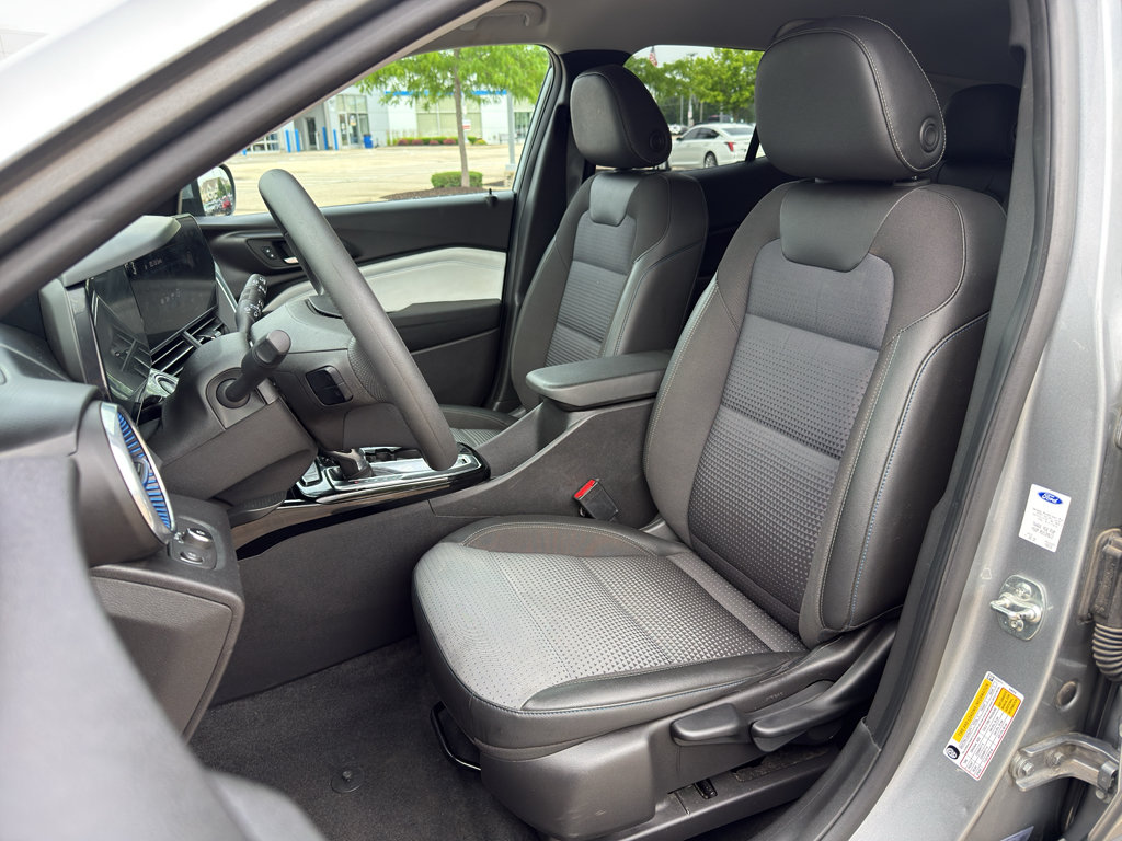 Used 2025 Chevrolet Trax LT FWD image 11