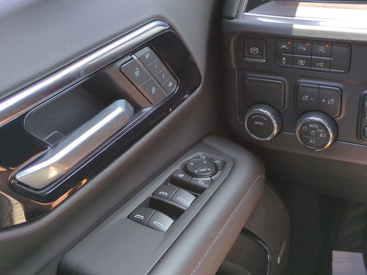 New 2026 Chevrolet Suburban LT w/ Comfort Package RWD image 24