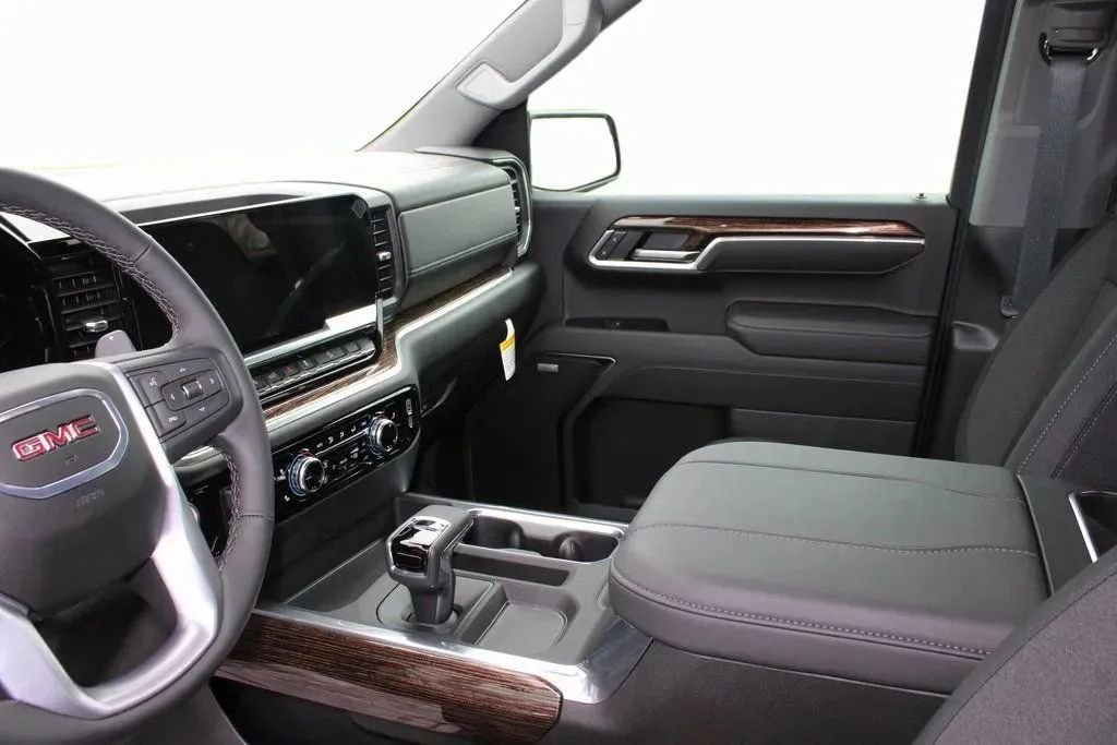 New 2025 GMC Sierra 1500 Elevation image 12
