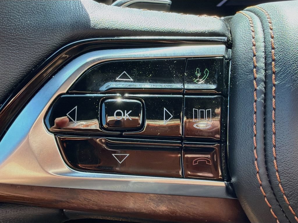 Used 2025 Jeep Grand Cherokee Summit w/ Obsidian Package AWD/4WD image 36