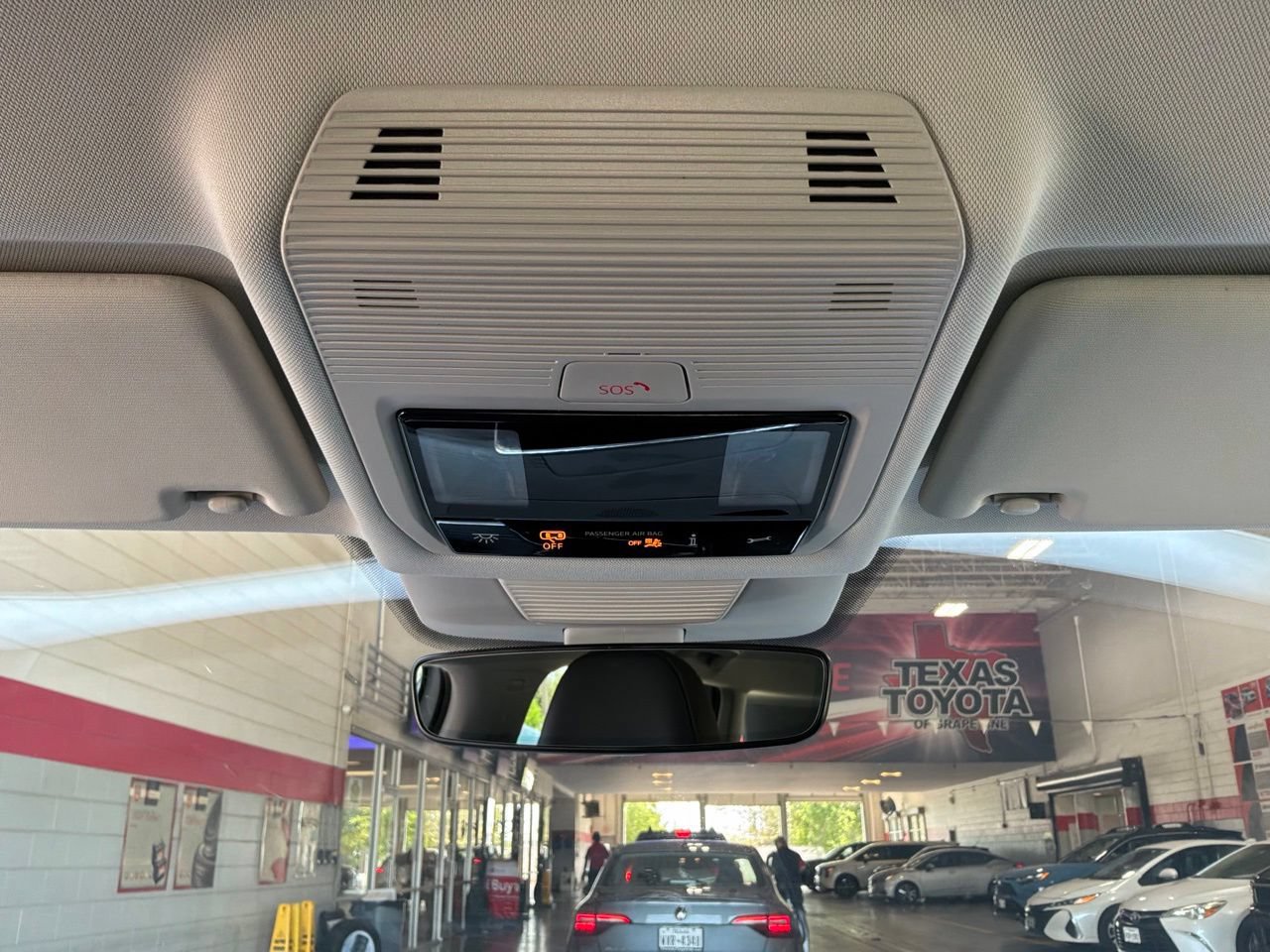 Used 2026 Volkswagen Tiguan SE FWD image 16