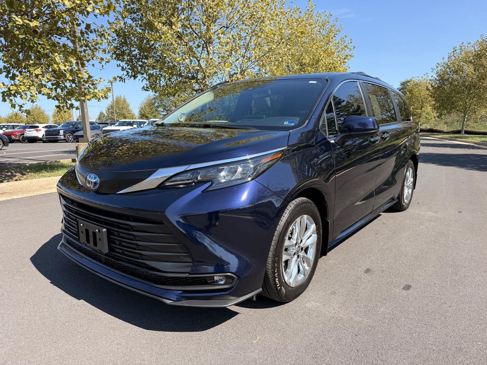 Used 2025 Toyota Sienna XLE w/ XLE Plus Package AWD/4WD image 2