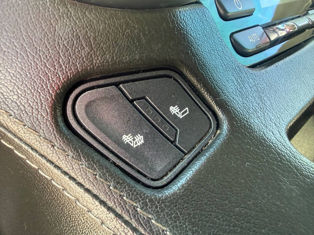 Used 2018 Chevrolet Suburban LT AWD/4WD image 27