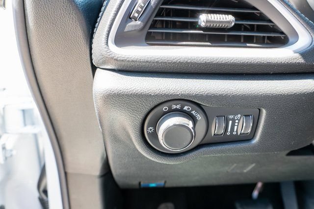 New 2027 Chrysler Pacifica Select FWD image 16