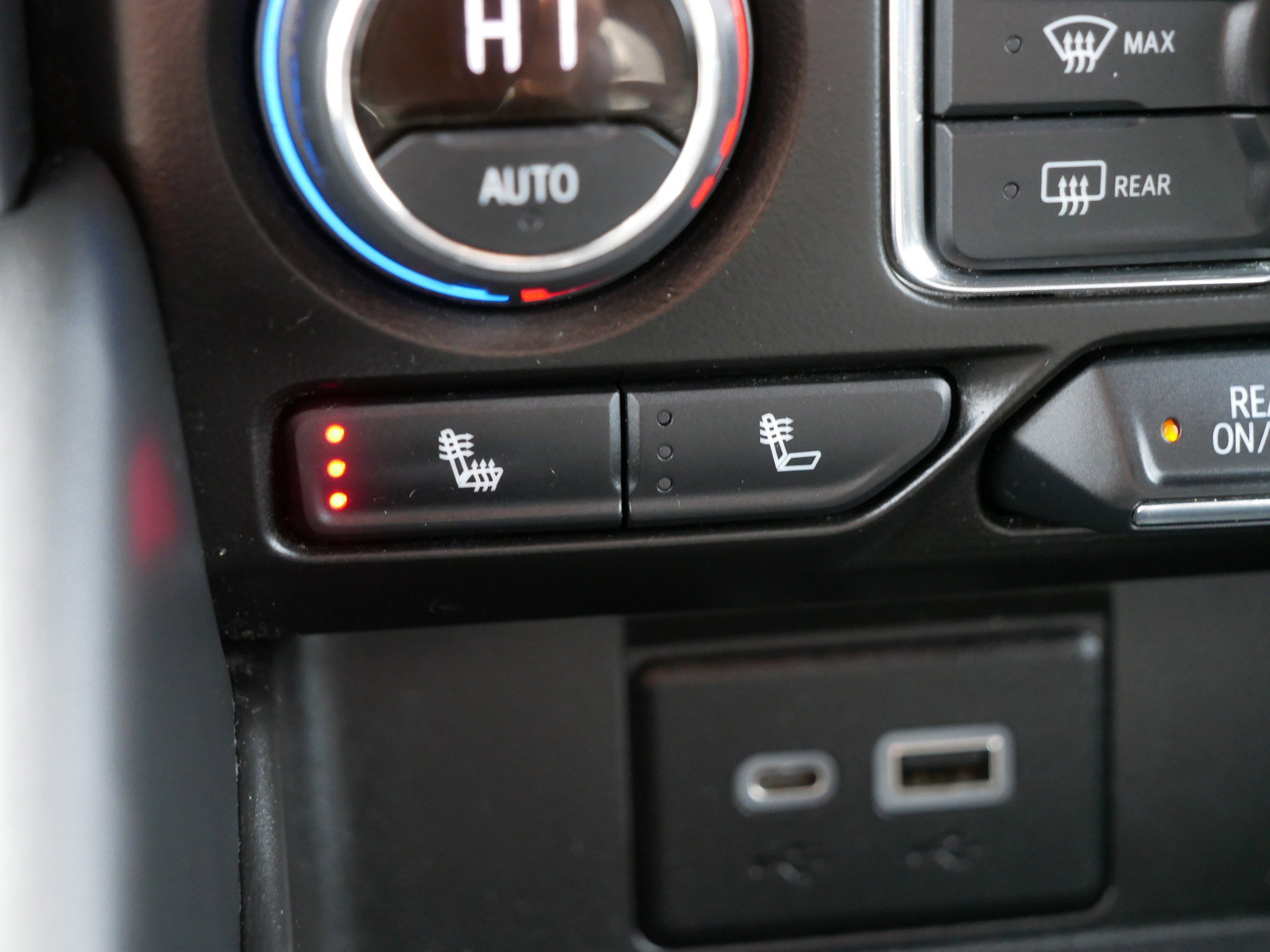 Used 2021 Chevrolet Suburban LT AWD/4WD image 28