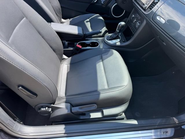 Used 2014 Volkswagen Beetle R-Line FWD image 19