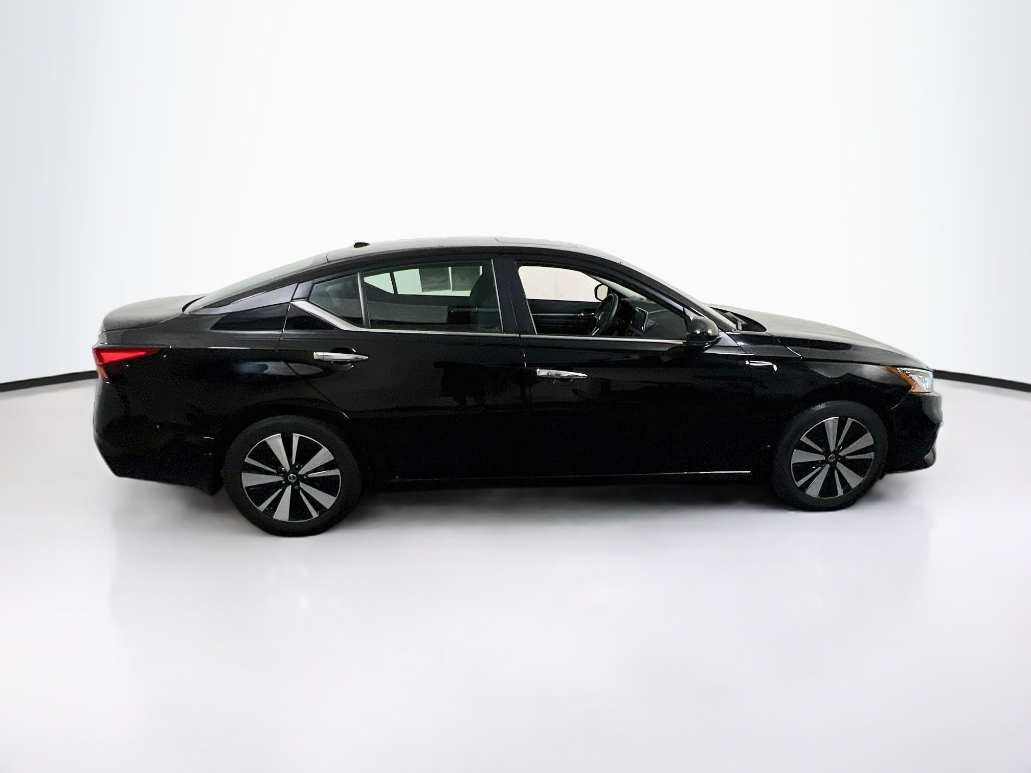 Used 2022 Nissan Altima 2.5 SV w/ SV Premium Package FWD image 4