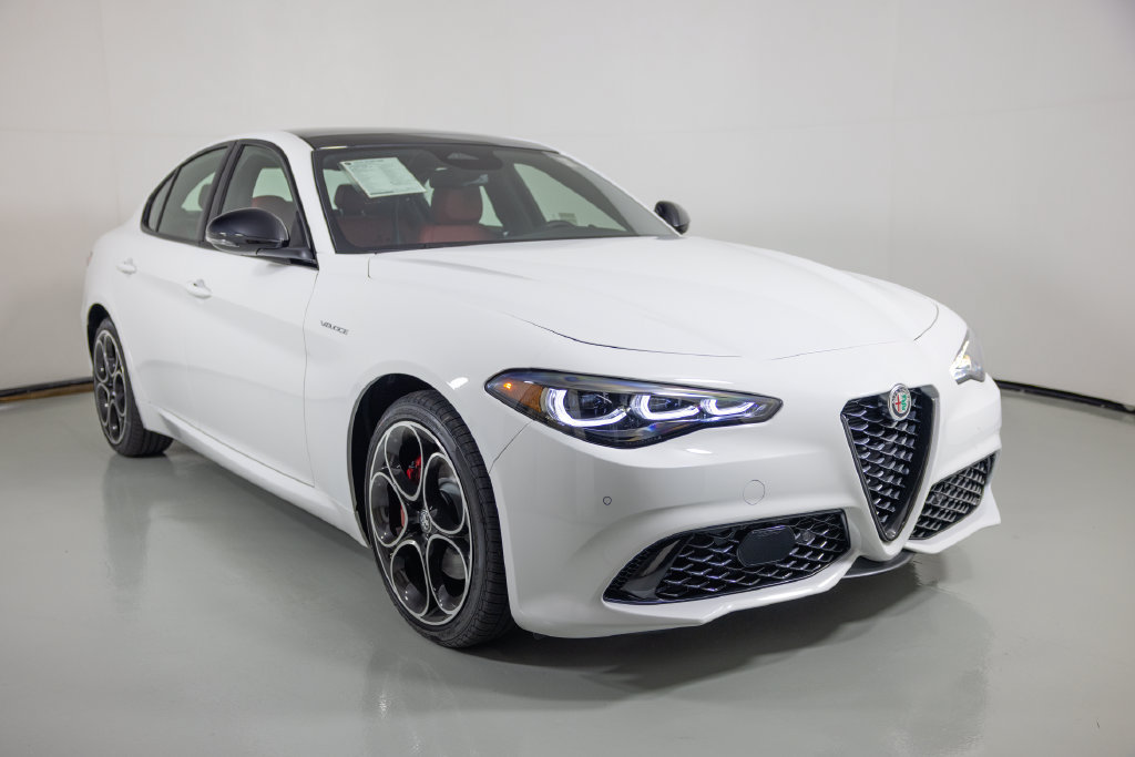 New 2026 Alfa Romeo Giulia AWD image 4