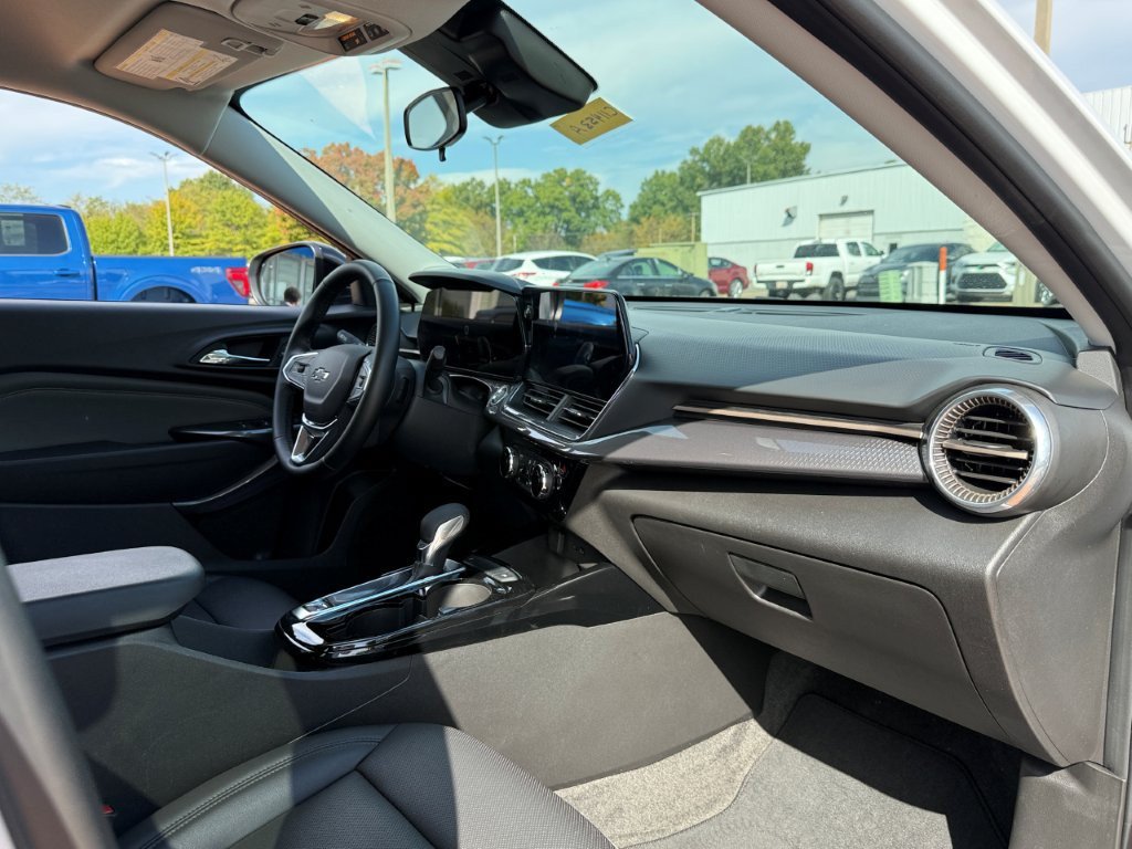 Used 2025 Chevrolet Trax ACTIV w/ Driver Confidence Package FWD image 21