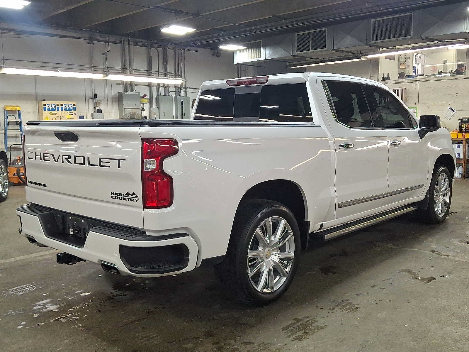 Used 2023 Chevrolet Silverado 1500 High Country w/ High Country Premium Package AWD/4WD image 6