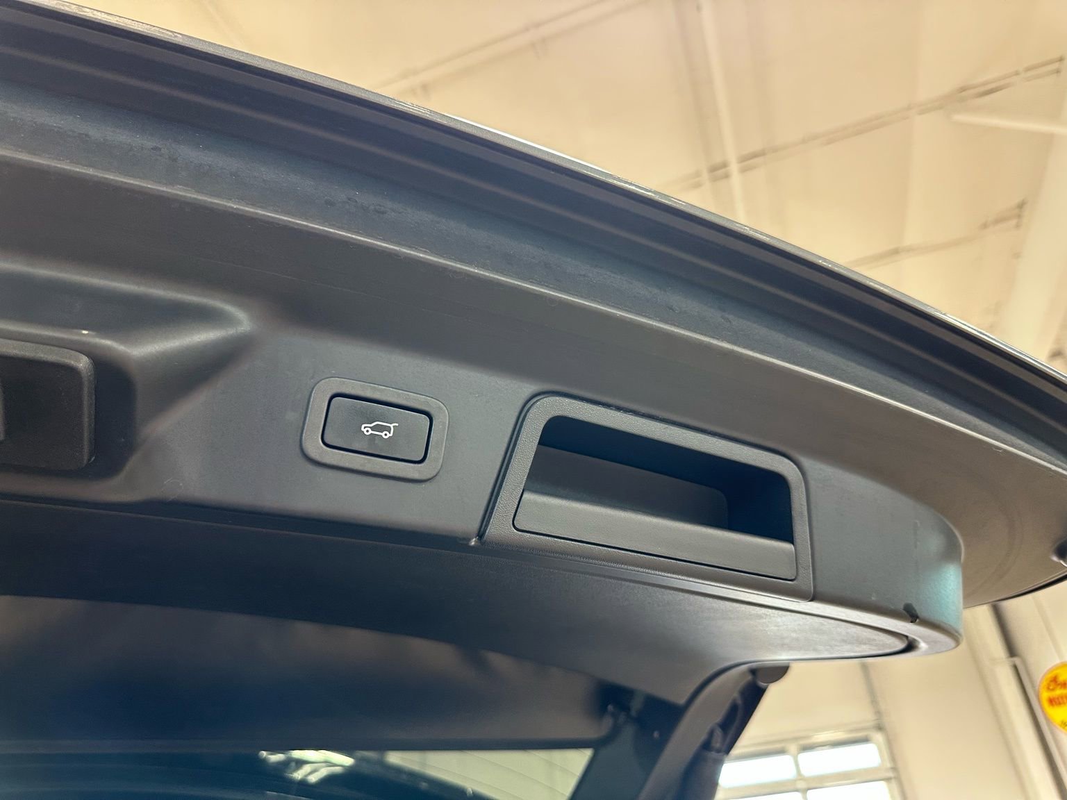 Used 2019 Land Rover Range Rover Velar R-Dynamic SE image 44