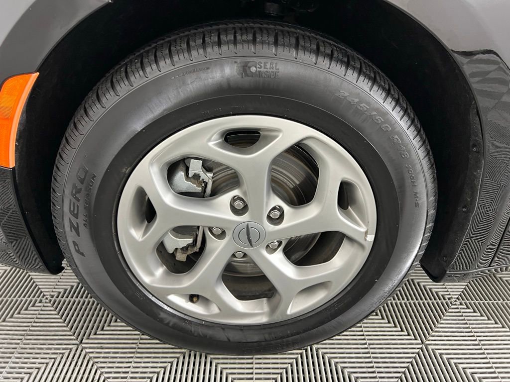 Certified 2024 Chrysler Pacifica Limited image 11