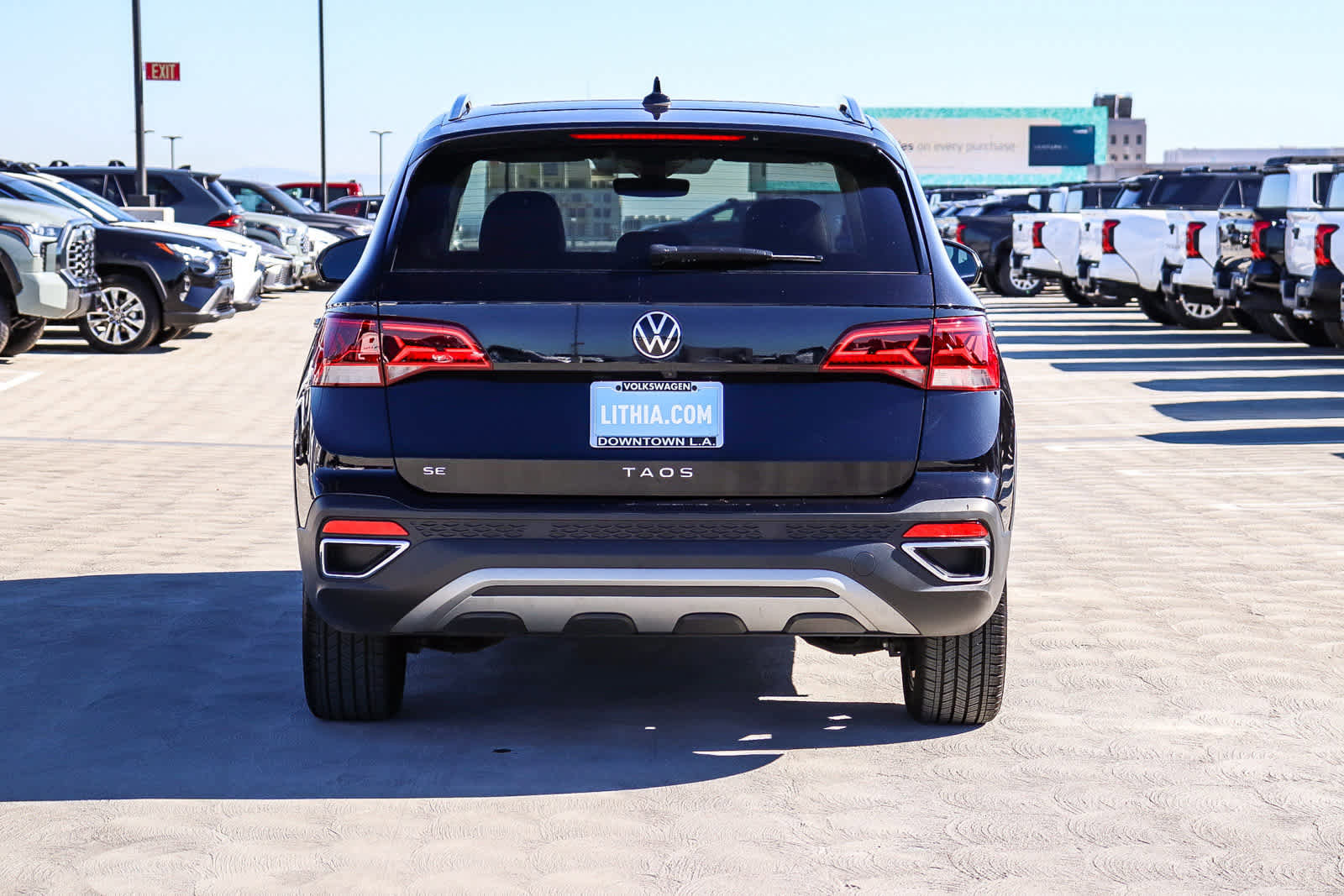 Used 2023 Volkswagen Taos SE w/ Panoramic Sunroof Package image 5