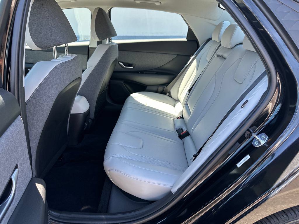 Certified 2025 Hyundai Elantra Limited FWD image 15