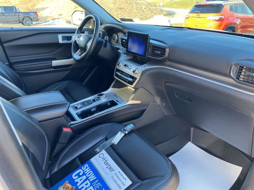 Used 2022 Ford Explorer XLT w/ Equipment Group 202A image 10
