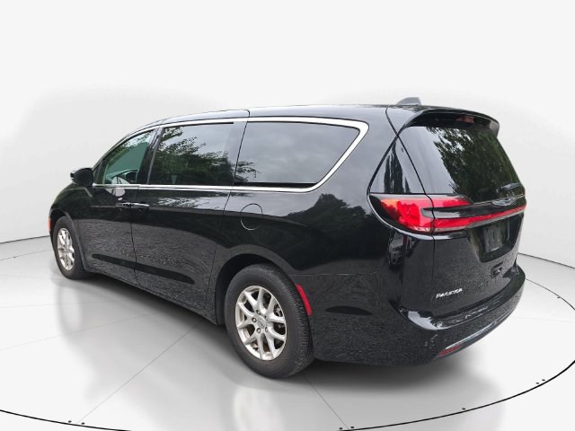 Used 2024 Chrysler Pacifica Touring-L FWD image 8