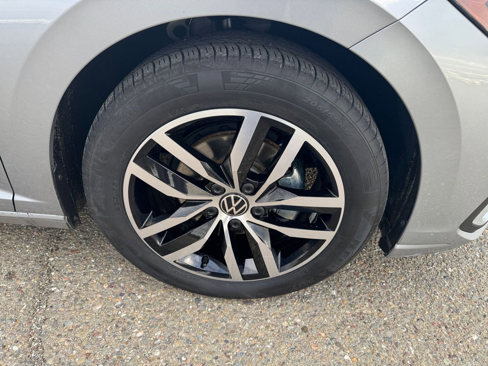 Used 2025 Volkswagen Jetta SE image 31