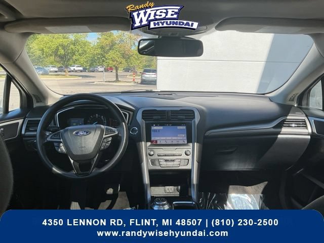 Used 2019 Ford Fusion SE FWD video 2