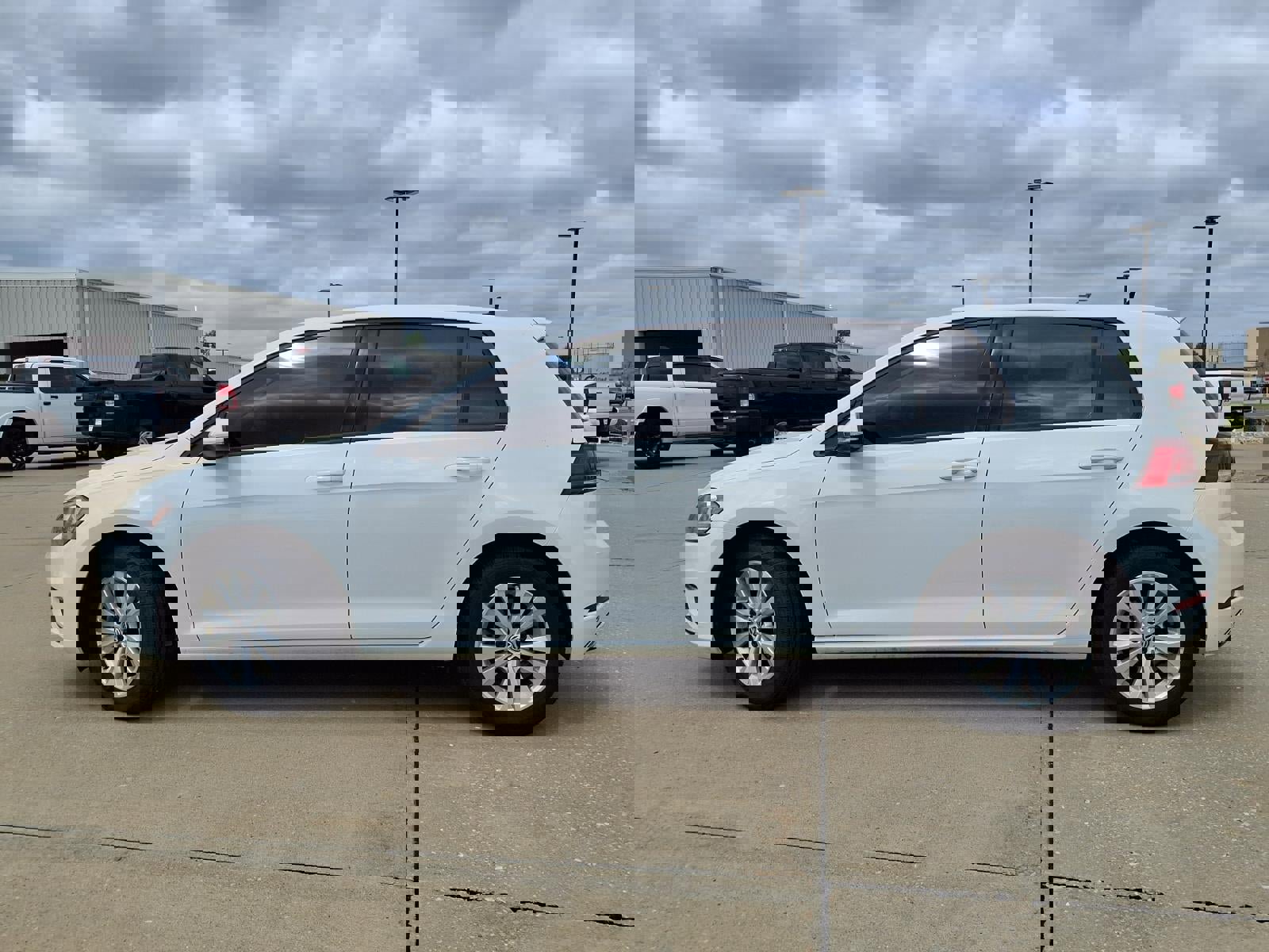 Used 2020 Volkswagen Golf 4-Door image 30