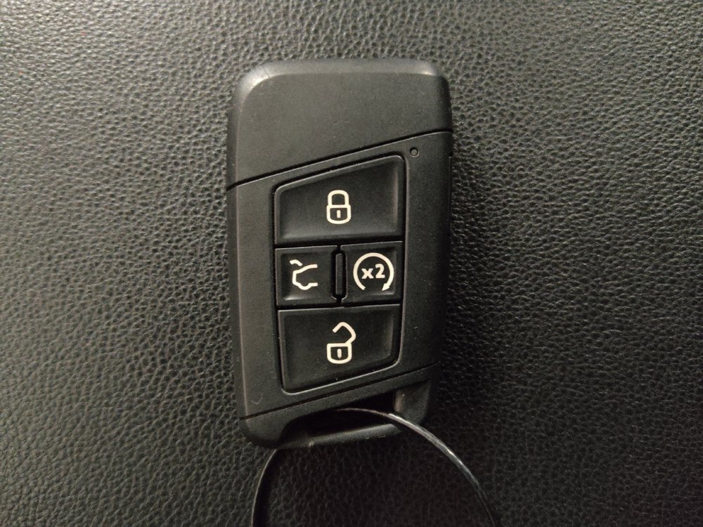 Used 2025 Volkswagen Jetta SE FWD image 32
