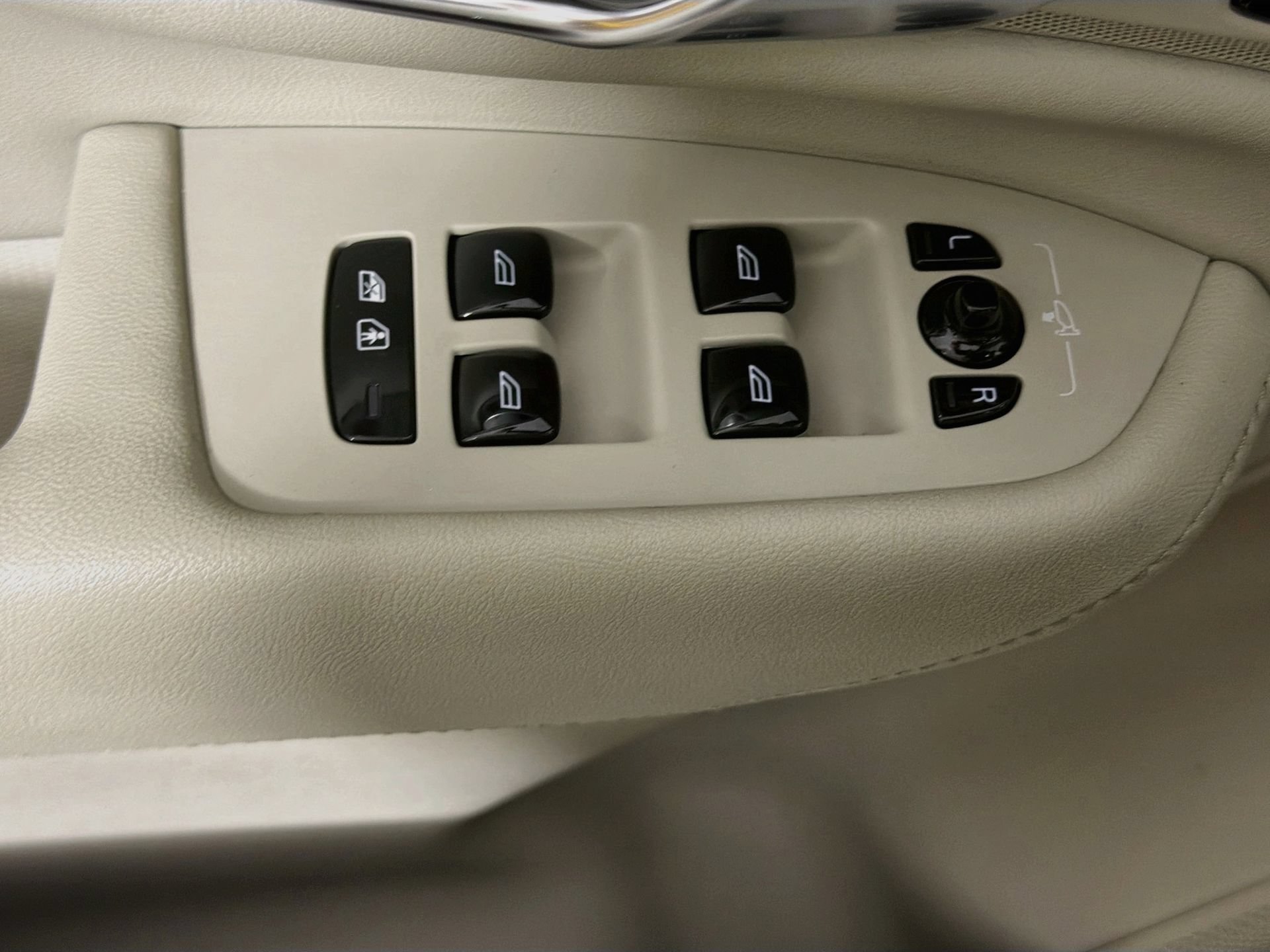 Used 2023 Volvo XC90 B5 Plus w/ Protection Package Premier AWD/4WD image 18