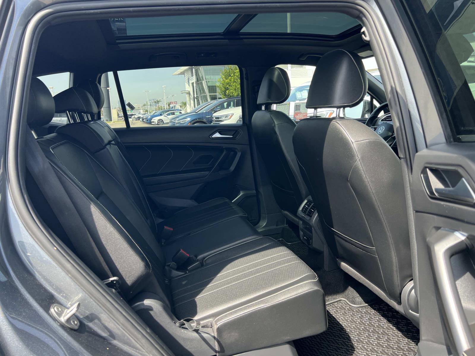 Certified 2023 Volkswagen Tiguan SE R-Line image 33