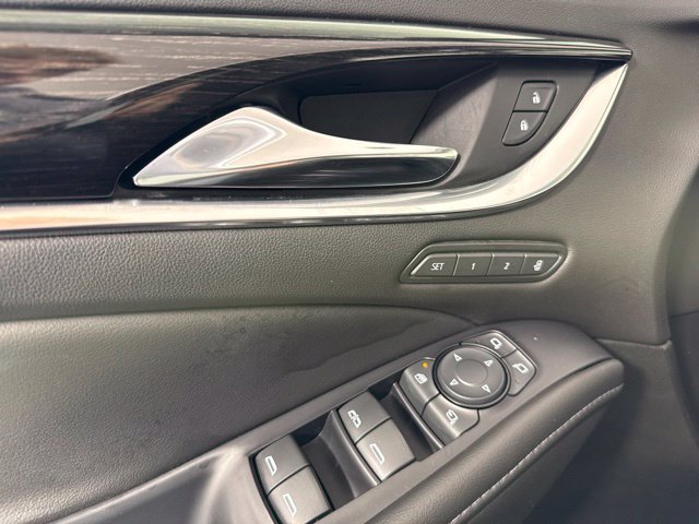 Used 2021 Buick Enclave Avenir w/ Avenir Technology Package AWD/4WD image 13