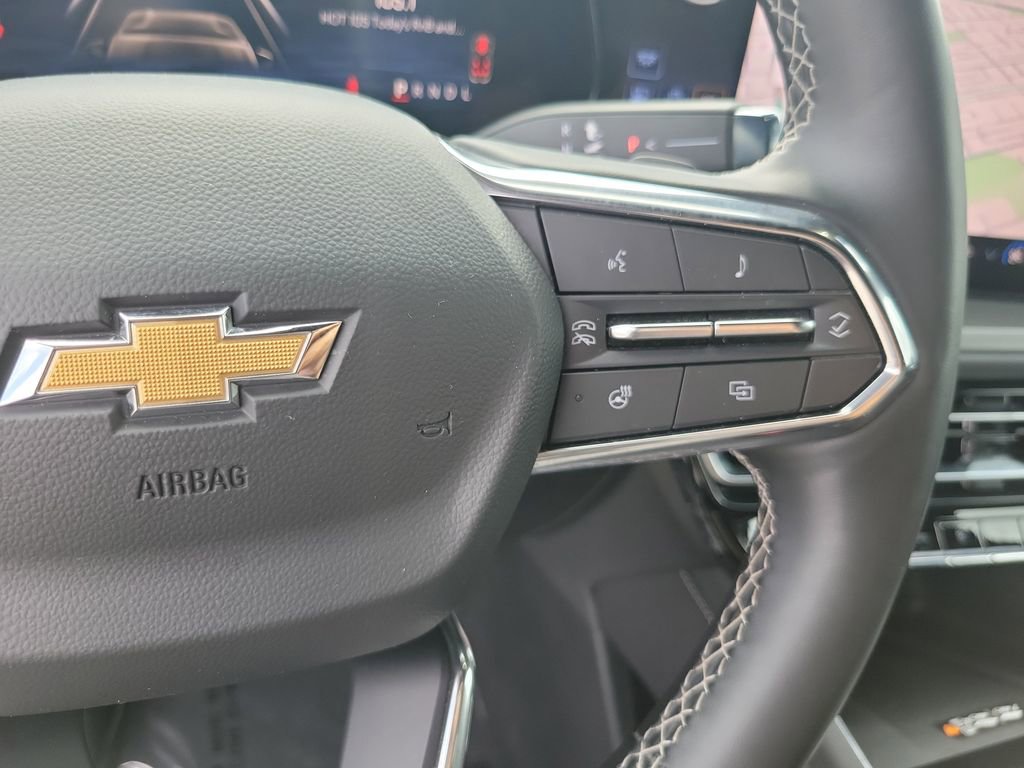 Used 2025 Chevrolet Traverse LT image 27