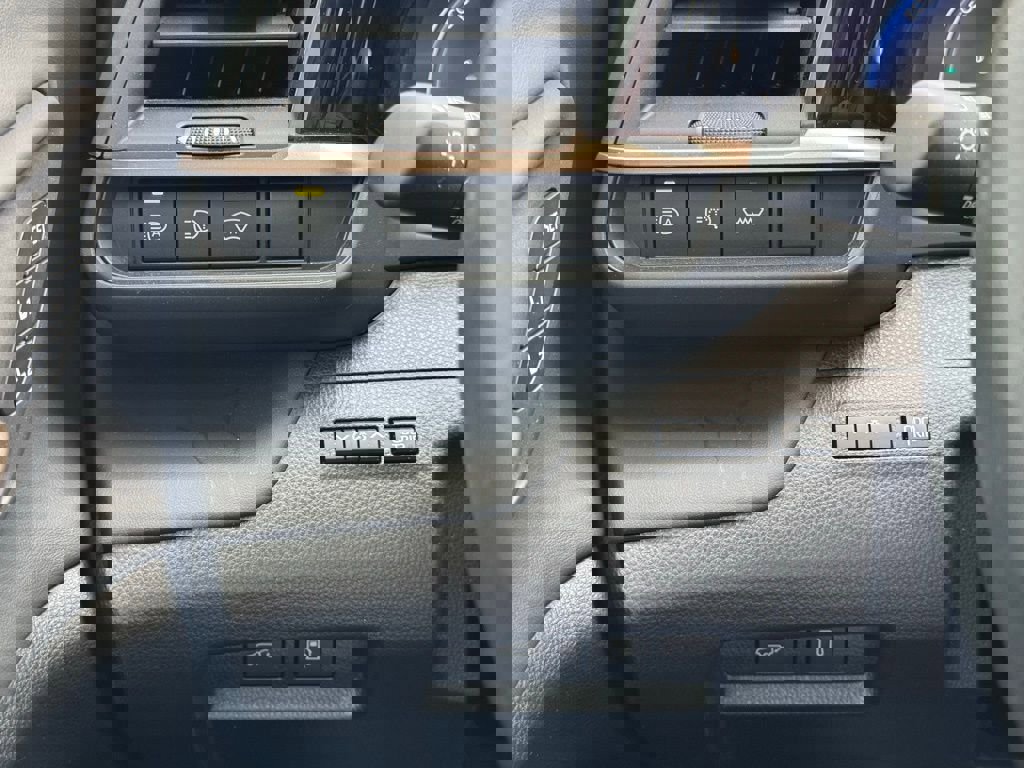 Used 2025 Toyota Crown Signia image 31