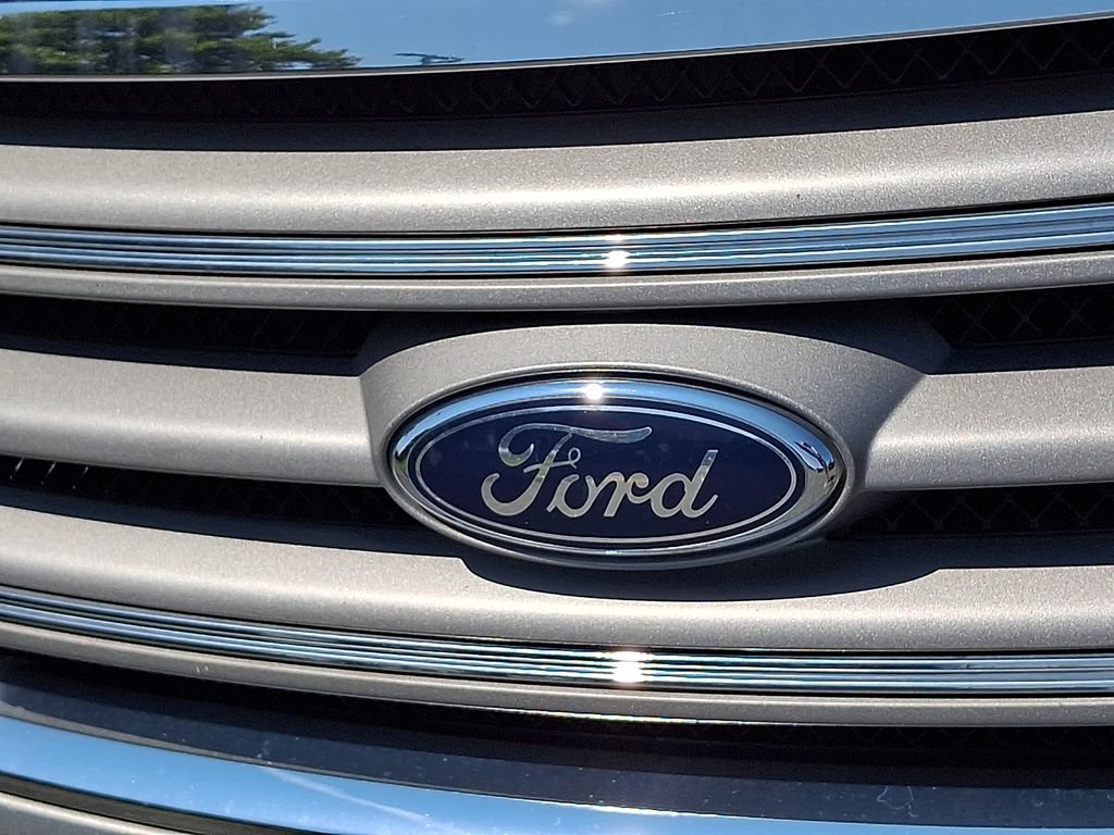 Used 2017 Ford Taurus SE FWD image 30