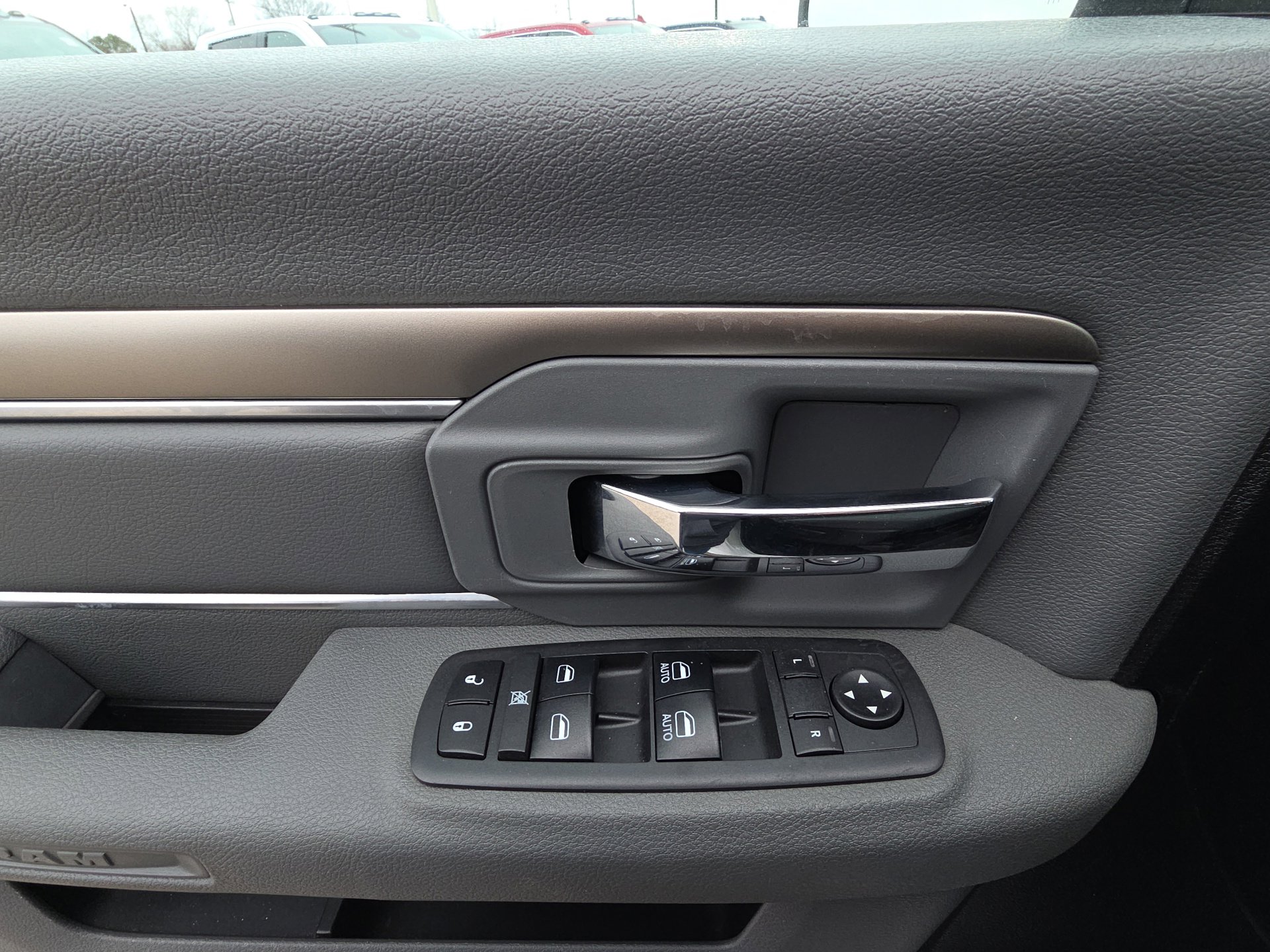 Used 2018 RAM 1500 Classic SLT image 14