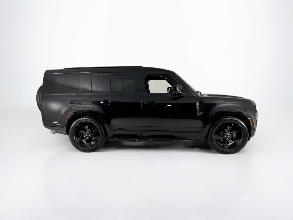 Used 2025 Land Rover Defender 130 V8 AWD/4WD image 6