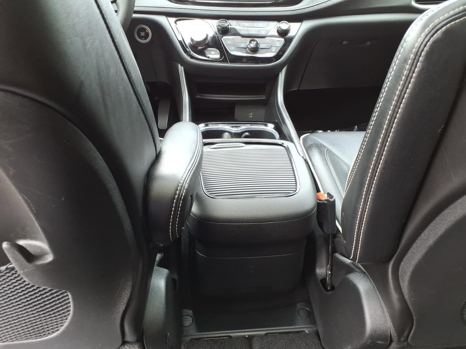 Used 2026 Chrysler Pacifica Limited w/ S Appearance Package FWD image 17