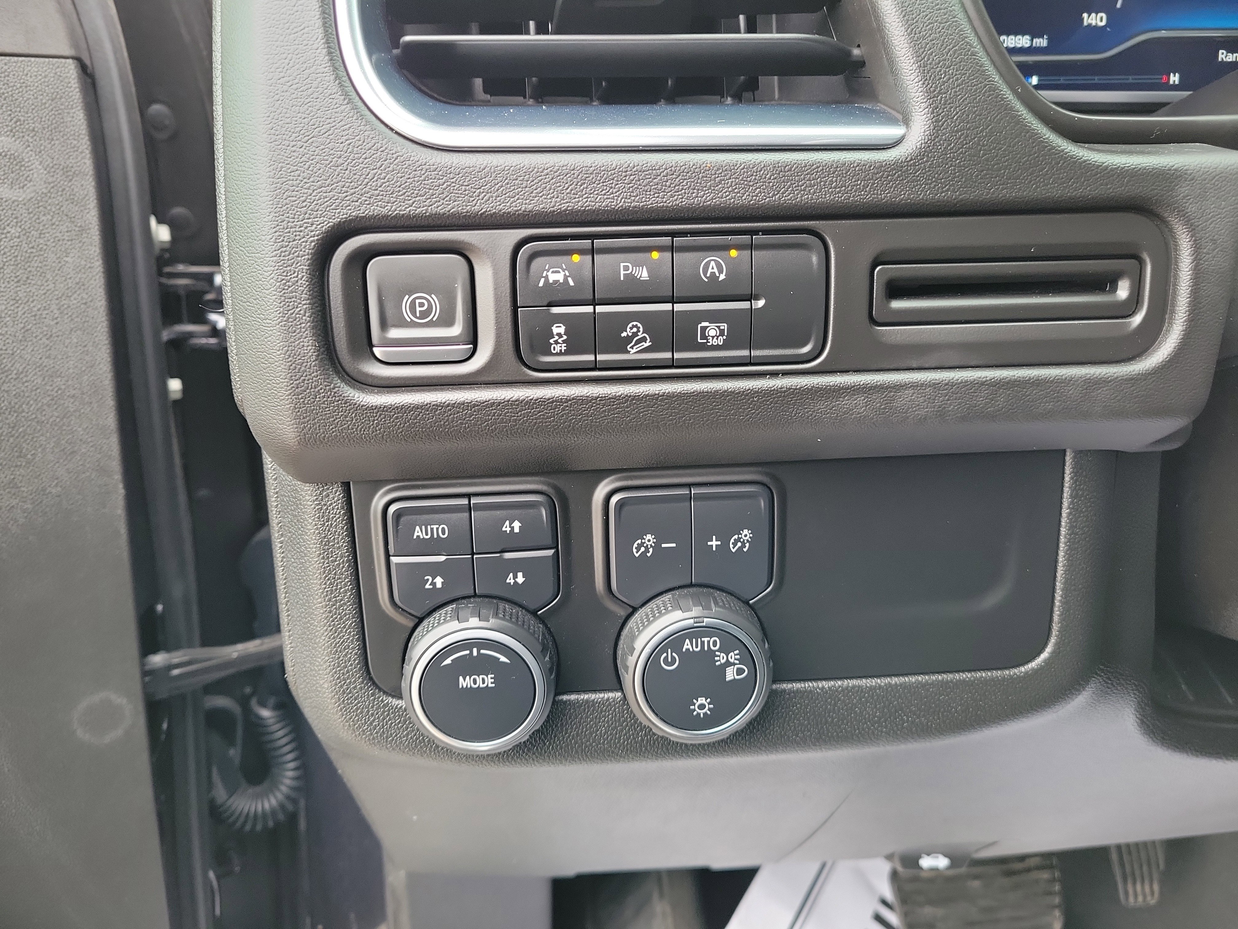 Used 2023 Chevrolet Tahoe Z71 w/ Luxury Package image 21