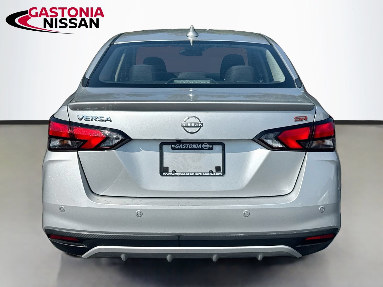 Used 2024 Nissan Versa SR FWD image 7