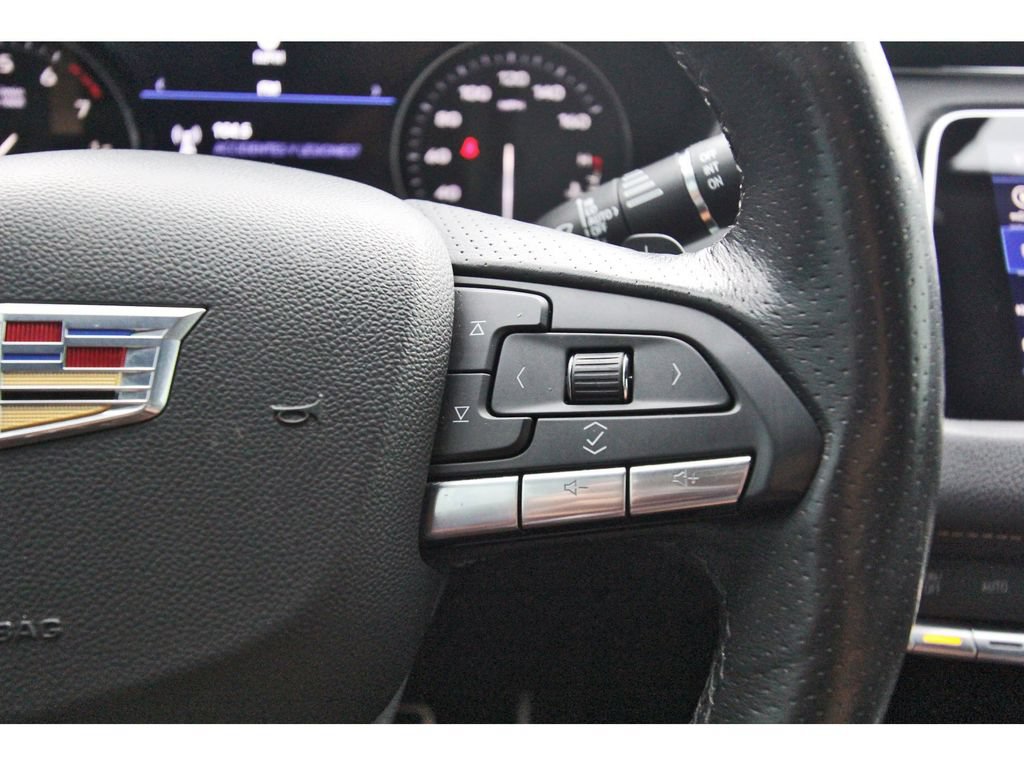 Used 2023 Cadillac XT4 Sport w/ Technology Package FWD image 16