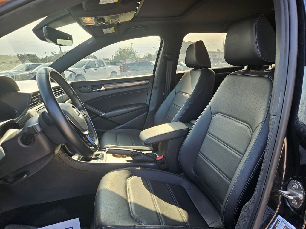 Used 2022 Volkswagen Passat 2.0T R-Line image 9